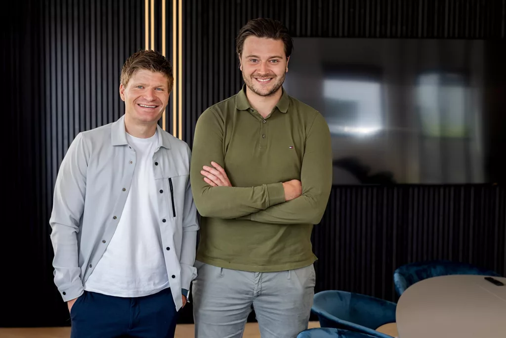 Duoportret van Joran Heskamp en Jens Rorink bij Msquad, samenwerkend aan Microsoft 365-klantoplossingen