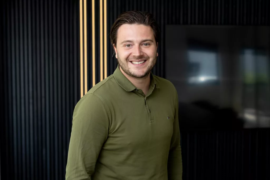 Portret van Jens Rorink, expert in klantcommunicatie en Microsoft-gebaseerde oplossingen bij Msquad