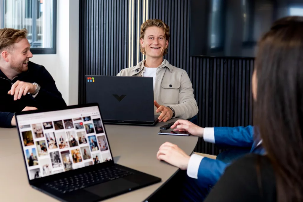 Jonathan van Benthem lacht naar de camera tijdens projectbespreking over Microsoft Dataverse bij Msquad